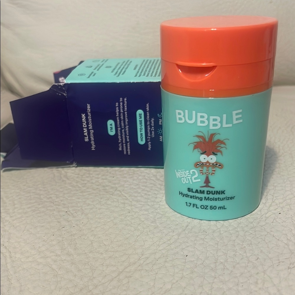 Green and Blue Moisturizing Body Oil for Bath & Body - Picture 5 of 7